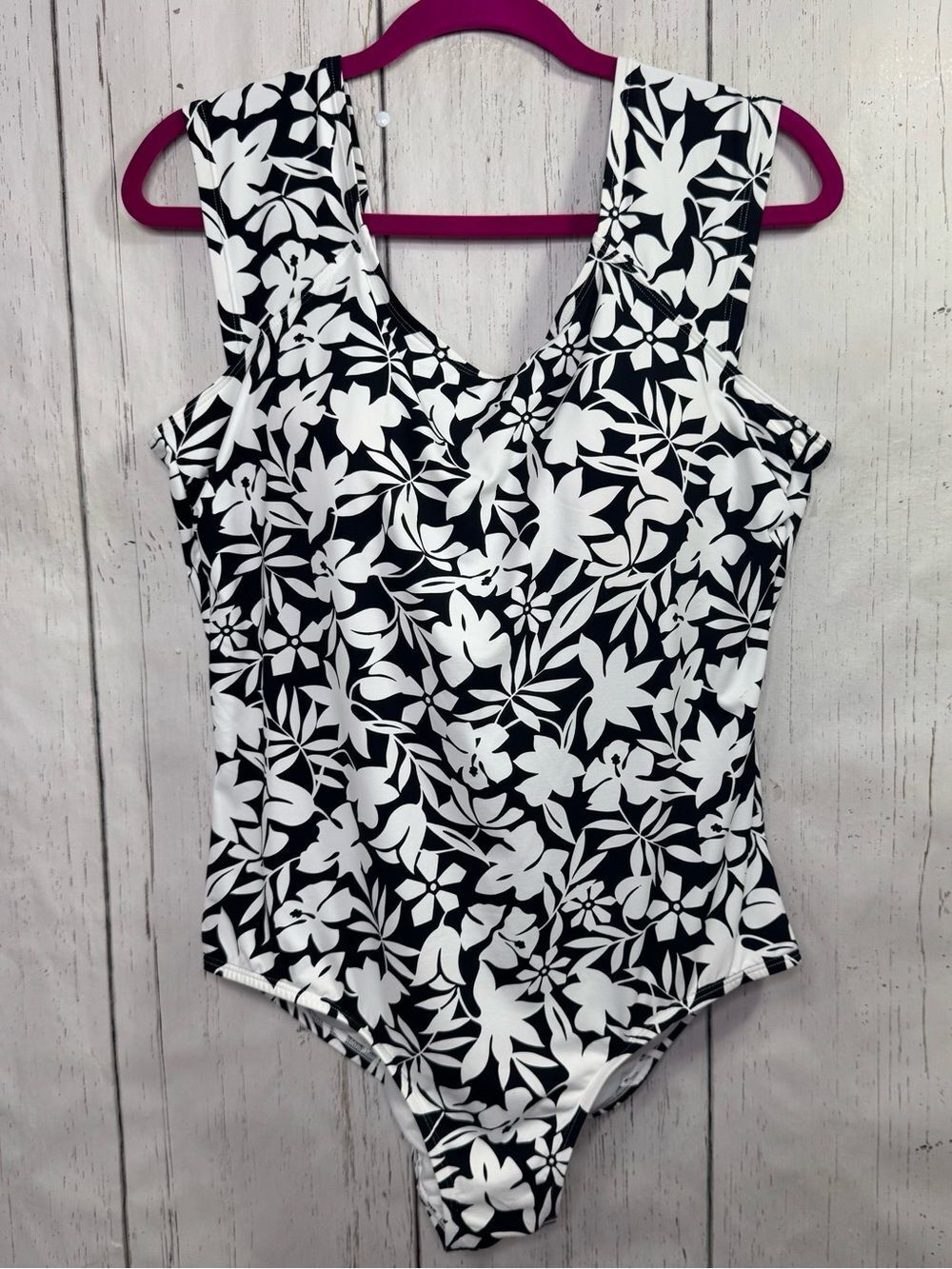 Lands’ End Black White Floral One Piece Swimsuit Size 18W Resortwear Vacation